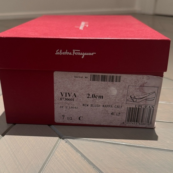 Salvatore Ferragamo Nude/Tan Leather Pointed-Toe Bow Flats - Picture 13 of 14